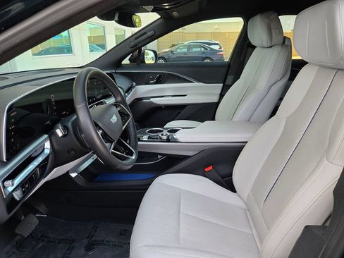 Used 2024 Cadillac Lyriq Luxury RWD image 9