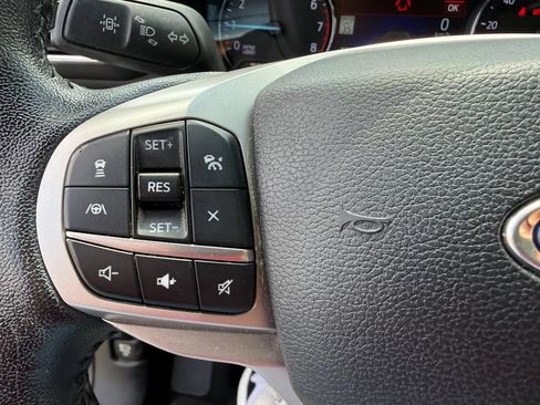 Used 2021 Ford Explorer XLT w/ Equipment Group 202A RWD image 18