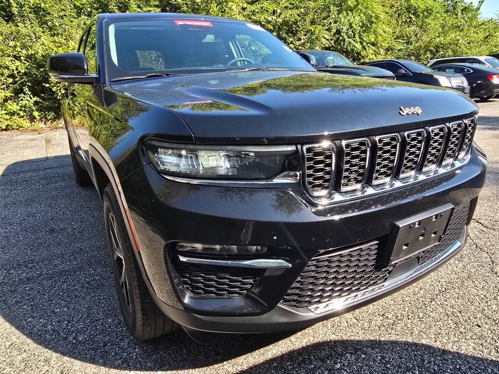 Used 2023 Jeep Grand Cherokee Limited w/ Trailer Tow Prep Group (B) AWD/4WD image 11