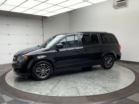 Used 2016 Dodge Grand Caravan R/T image 29