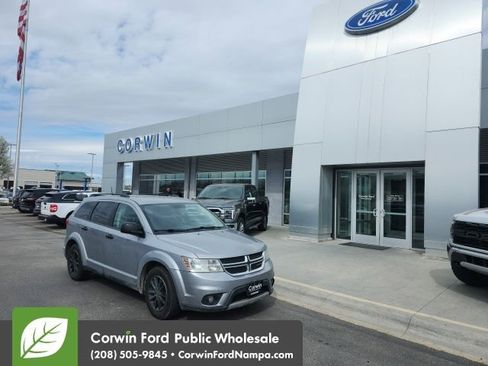 Used 2015 Dodge Journey SXT w/ Flexible Seating Group image 1