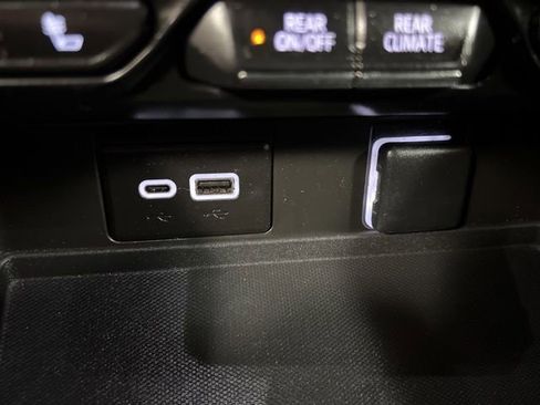 Used 2023 Chevrolet Suburban RST w/ Luxury Package image 27