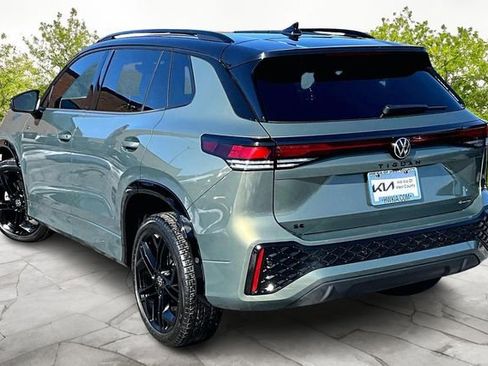 Used 2025 Volkswagen Tiguan SE R-Line image 12