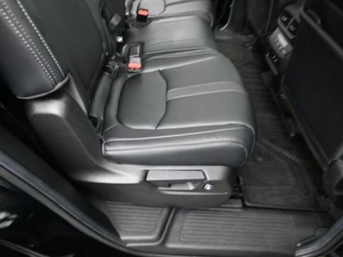 Used 2025 Honda Pilot Touring image 27