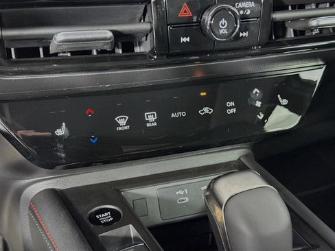 Used 2026 Nissan Kicks SR w/ SR Premium Package FWD image 17
