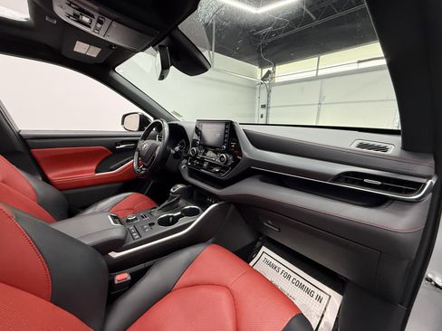 Used 2021 Toyota Highlander XSE image 26