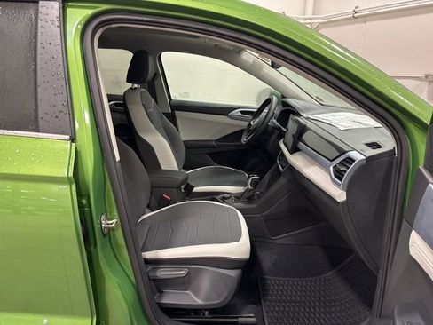 New 2025 Volkswagen Taos SE image 7