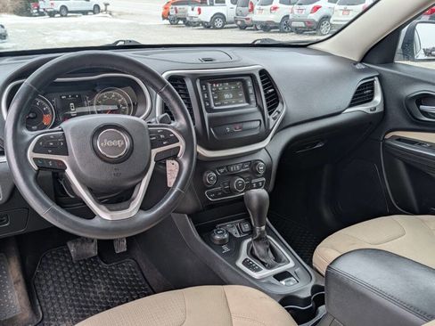 Used 2015 Jeep Cherokee Latitude w/ Cold Weather Group image 18