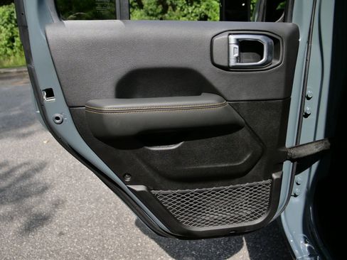 Used 2024 Jeep Wrangler Unlimited Sahara AWD/4WD image 28