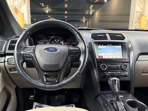 Used 2018 Ford Explorer XLT w/ Equipment Group 202A image 29