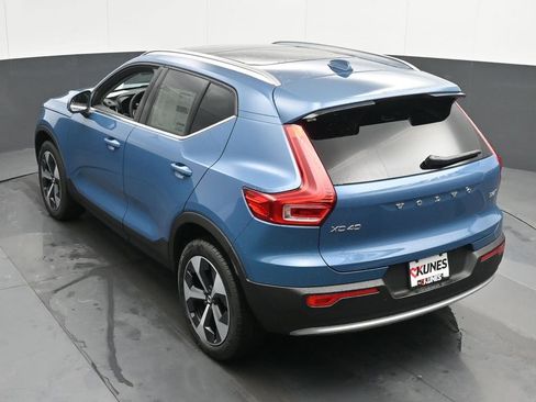 New 2025 Volvo XC40 B5 Core w/ Climate Package image 38