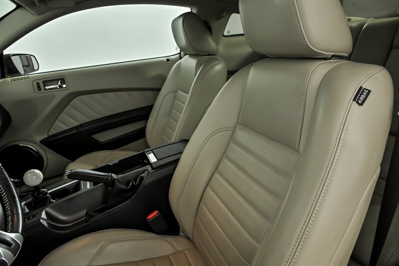 Used 2010 Ford Mustang GT RWD image 15