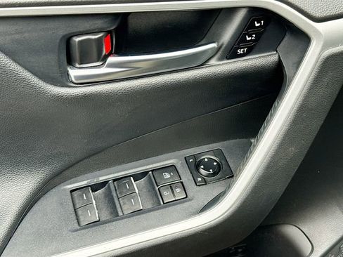 Used 2021 Toyota RAV4 Limited image 20