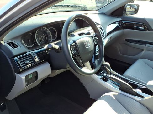 Used 2017 Honda Accord LX image 5