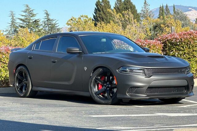 Used 2018 Dodge Charger SRT Hellcat RWD image 2