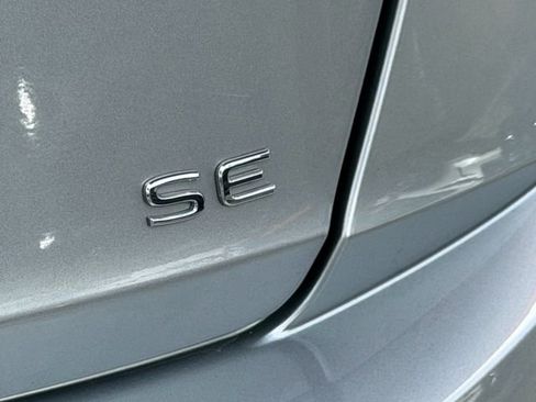 Certified 2024 Volkswagen Jetta SE FWD image 9