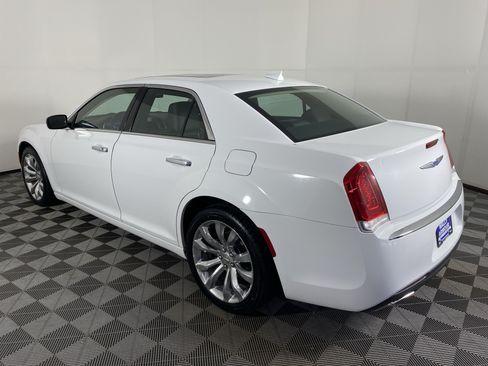 Used 2019 Chrysler 300 Limited RWD image 11