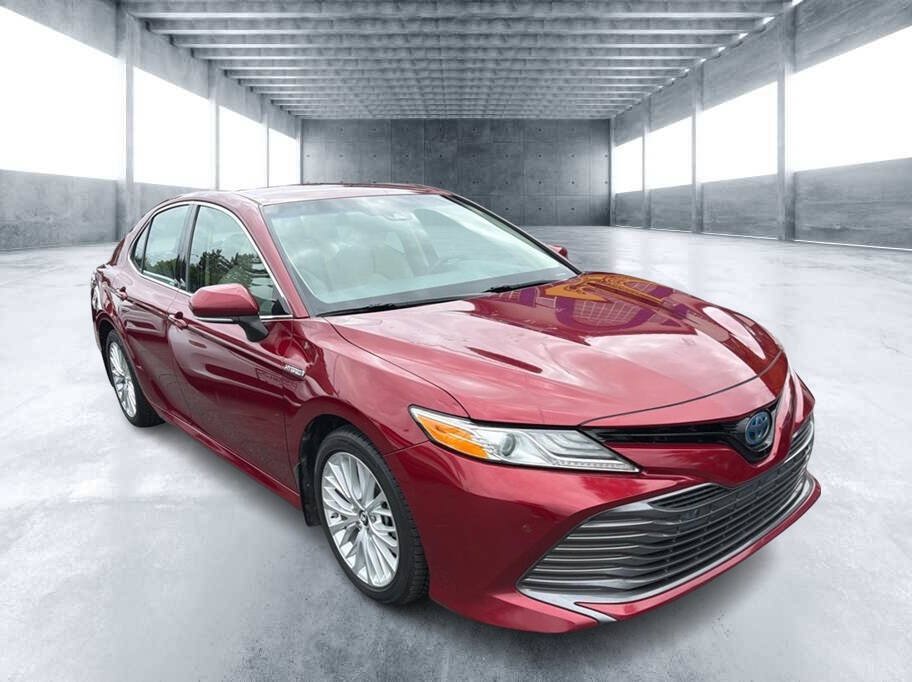 Used 2018 Toyota Camry XLE FWD image 2