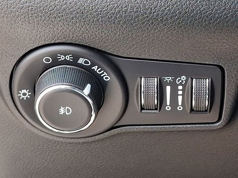 Used 2024 Jeep Compass Trailhawk w/ Trailhawk Convenience Group AWD/4WD image 23