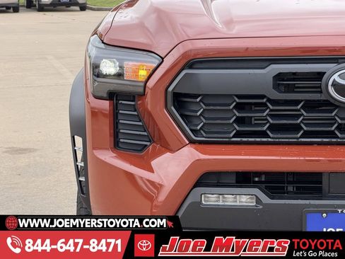 Certified 2025 Toyota Tacoma TRD Off-Road image 5