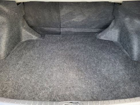 Used 2018 Toyota Corolla LE image 11