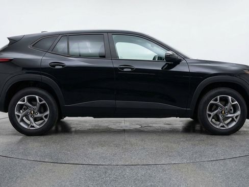 Used 2025 Chevrolet Trax LT image 11