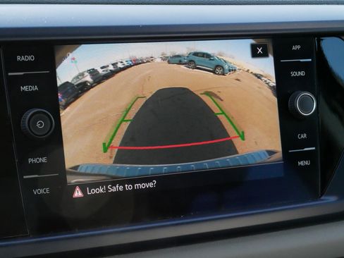 Used 2022 Volkswagen Taos SE w/ Panoramic Sunroof Package image 29