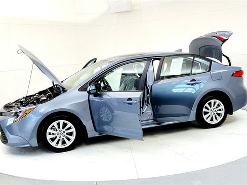 Used 2023 Toyota Corolla LE image 10