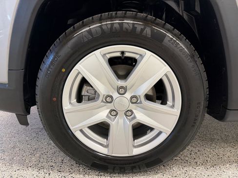 Used 2022 Jeep Compass Latitude w/ Sun and Sound Group image 9