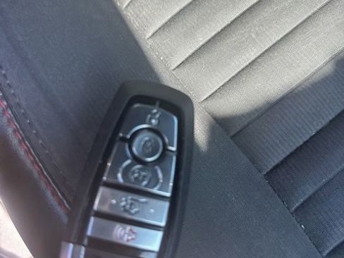 Used 2025 Ford Explorer ST-Line w/ ST-Line Street Pack AWD/4WD image 7