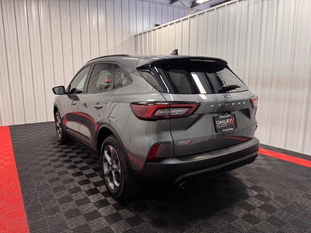 Used 2025 Ford Escape ST-Line w/ Tech Pack #1 AWD/4WD image 3
