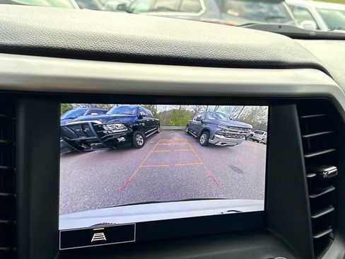 Used 2023 GMC Acadia SLE w/ Driver Convenience Package image 15