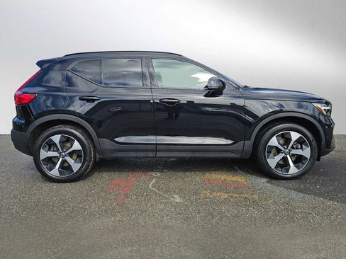 Used 2025 Volvo XC40 B5 Plus w/ Protection Package Premier image 2