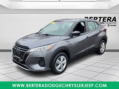 Used 2022 Nissan Kicks S image 3