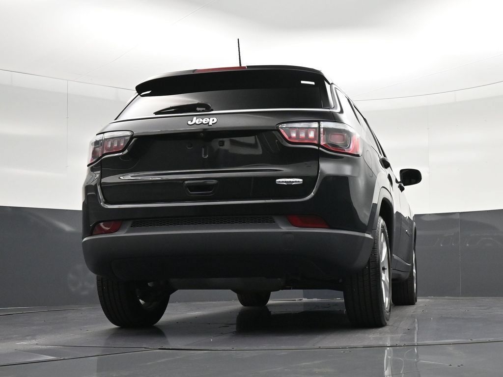 Used 2019 Jeep Compass Latitude FWD image 28