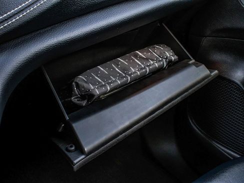 Used 2022 Chrysler Pacifica Touring-L w/ Uconnect Theater Family Group FWD image 16