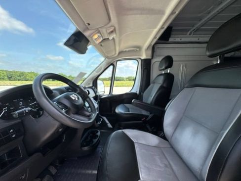 Used 2023 RAM ProMaster 2500 FWD image 2