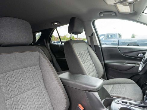 Used 2022 Chevrolet Equinox LT w/ Driver Convenience Package FWD image 9