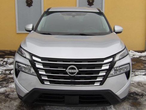 Used 2024 Nissan Rogue SV image 4