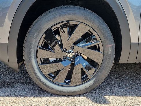 New 2025 Volkswagen Atlas Cross Sport SE image 28