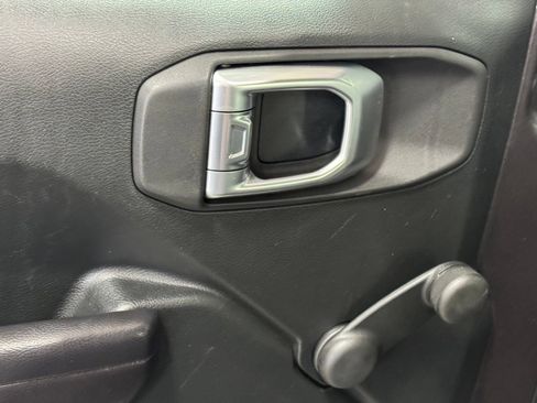 Used 2018 Jeep Wrangler Sport AWD/4WD image 15