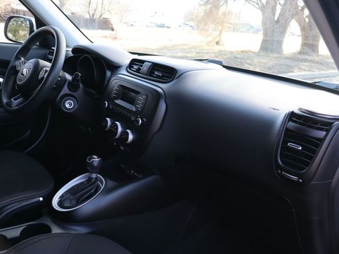 Used 2015 Kia Soul image 17