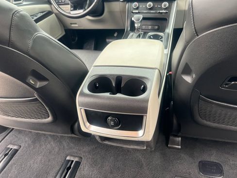 Certified 2022 Kia Carnival LX FWD image 17