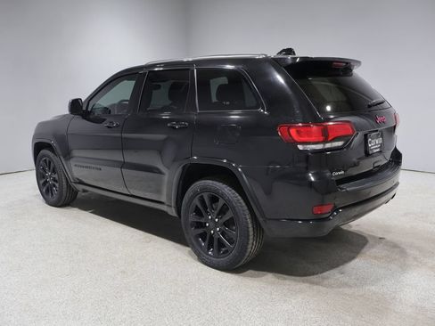 Used 2018 Jeep Grand Cherokee Altitude AWD/4WD image 4