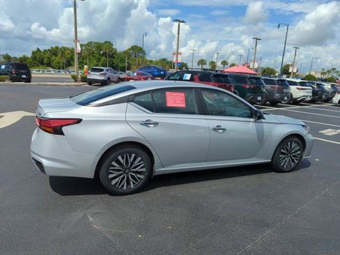 Certified 2024 Nissan Altima 2.5 SV FWD image 5