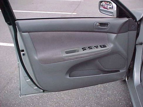 Used 2002 Toyota Camry LE w/ Pkg 2 FWD image 20