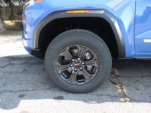 New 2025 GMC Canyon Elevation w/ Convenience Package image 32