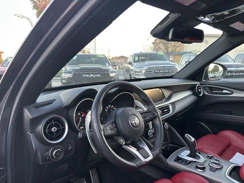 Used 2023 Alfa Romeo Stelvio Veloce image 9