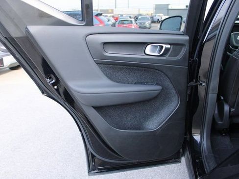 Used 2025 Volvo XC40 B5 Core image 32