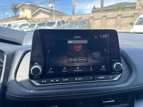 Used 2024 Nissan Rogue SV AWD/4WD image 8